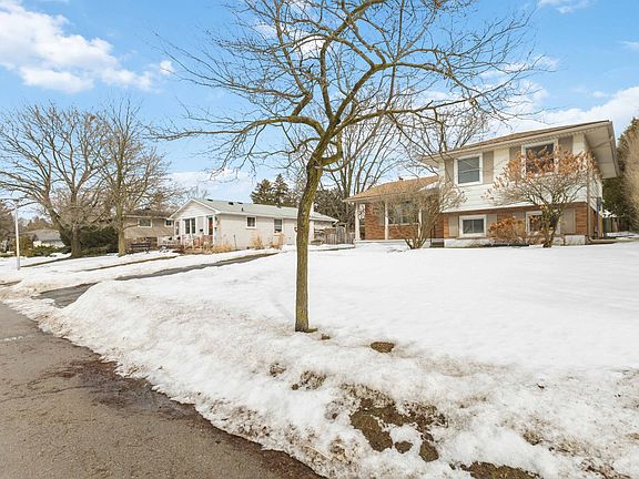 4th image of 32 Rollscourt Gdns