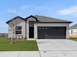 8740 Heartland Dr, Fort Worth, TX 76123
