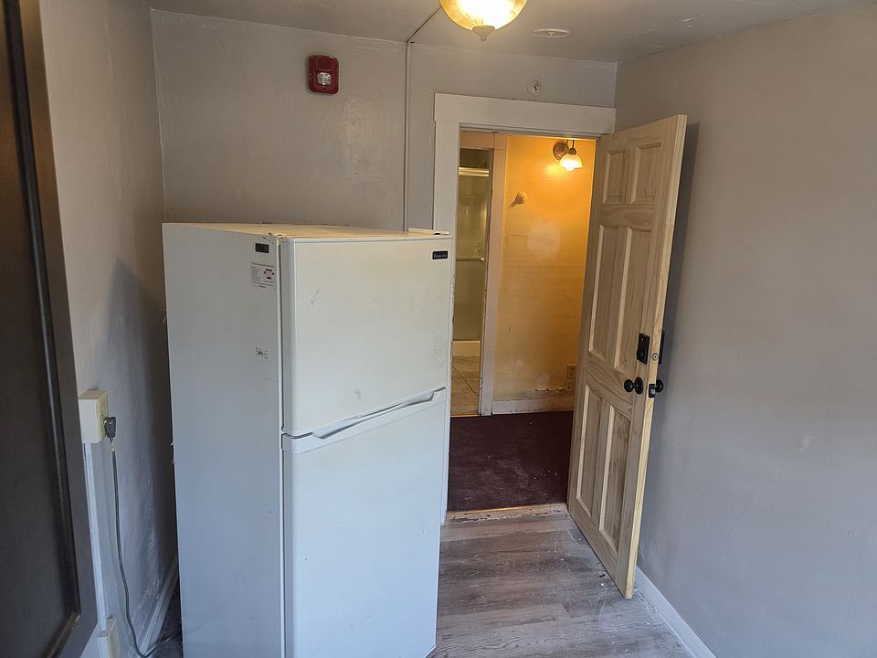 2nd image of 39 Sycamore St #7