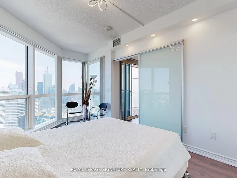 386 Yonge St #4508 — Photo 19