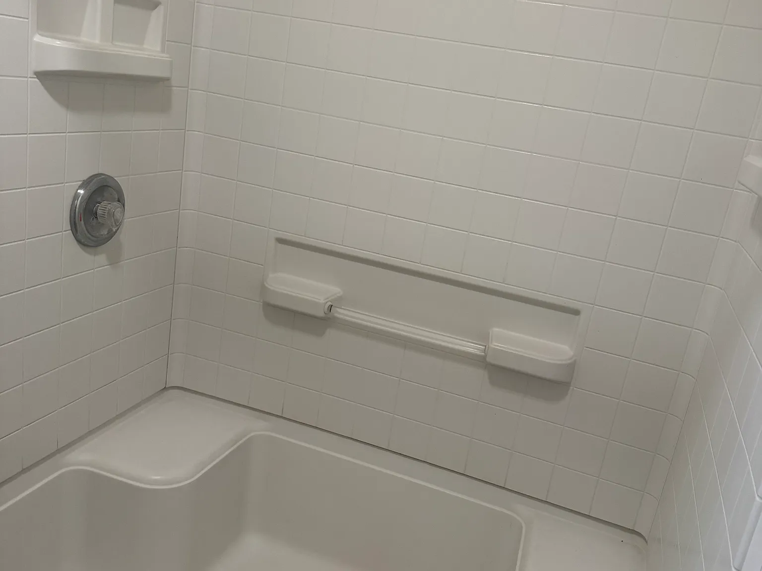 3 bed, 850 sqft, $1,300 — Photo 1