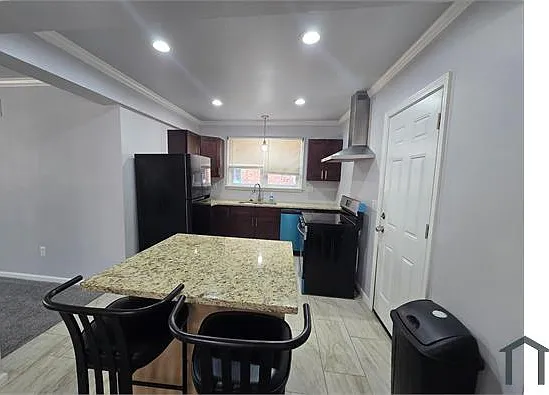 2 bed, 1000 sqft, $1,300 — Photo 3