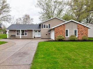 662 Jefferson Dr, Highland Heights, OH