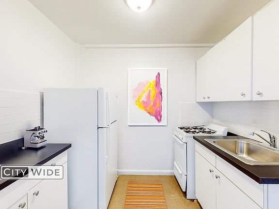 3rd image of 160 E 55th St APT 7C