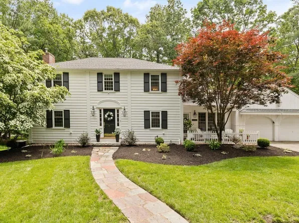 31 Apple Hill Ln, Lynnfield, MA 01940