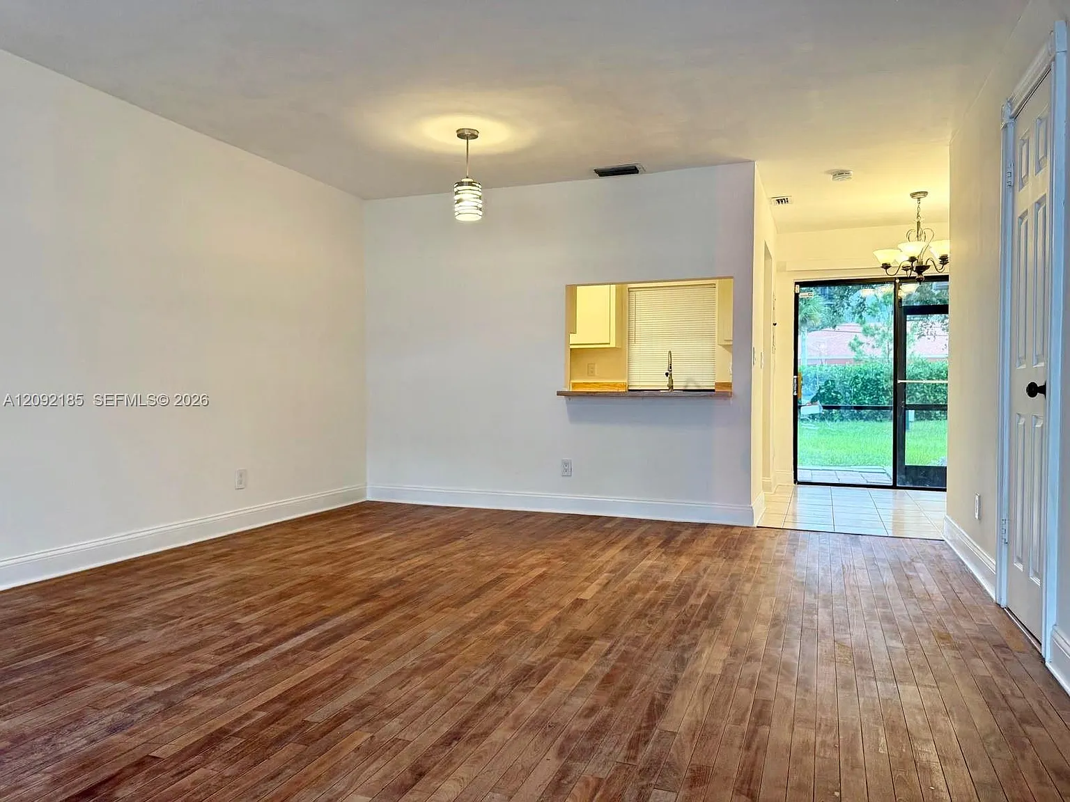 NW 105th Ter, Pembroke Pines — Photo 3