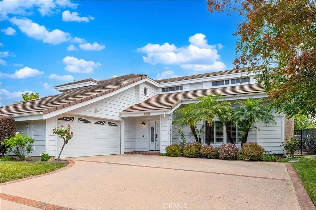 5 bed, 3090 sqft, $5,500 — Photo 2