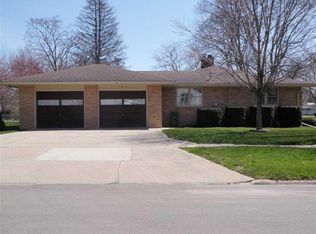 702 3rd St SE, Independence, IA 50644