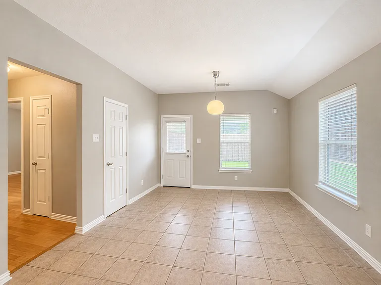 2119 Hawthorne Brk — Photo 7