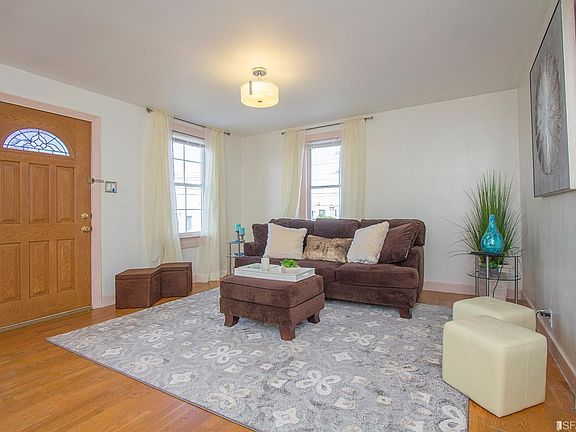 4th image of 483 Bellevue Ave