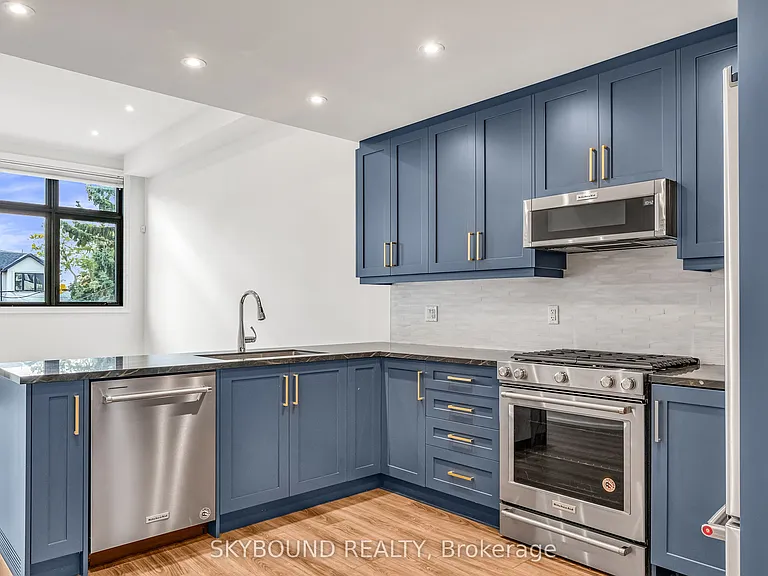 323 Mortimer Ave #B — Photo 8