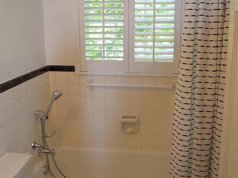 3825 Peachtree Dunwoody Rd NE — Photo 22