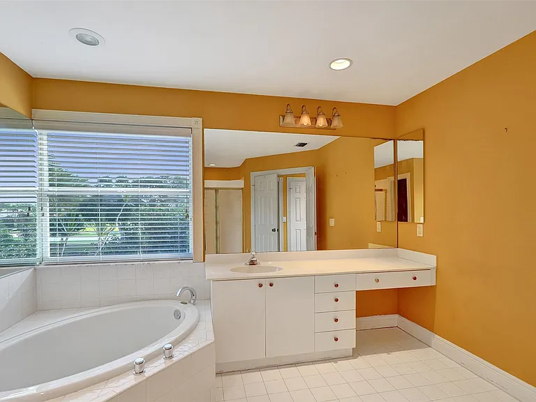 10902 Tamoron Ln — Photo 38