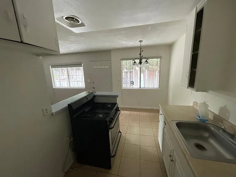 500 E 15th St #507 — Photo 2