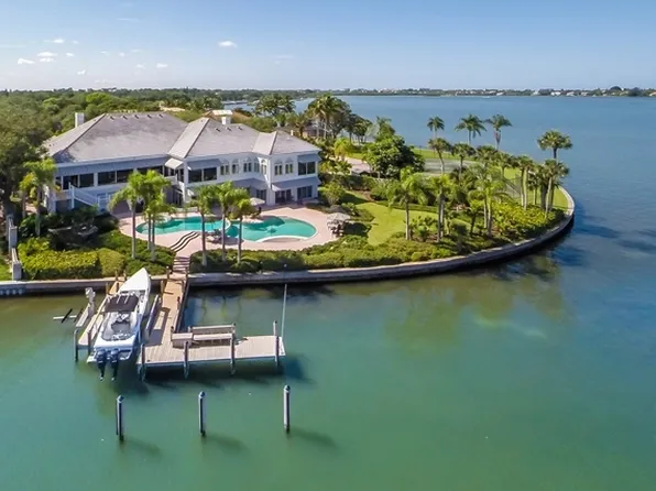 1124 N Lake Shore Dr, Sarasota, FL 34231