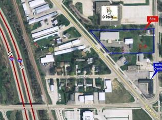 97 N Center Point Rd, Hiawatha, IA 52233