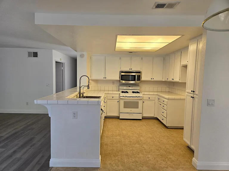 9480 Maler Rd — Photo 7