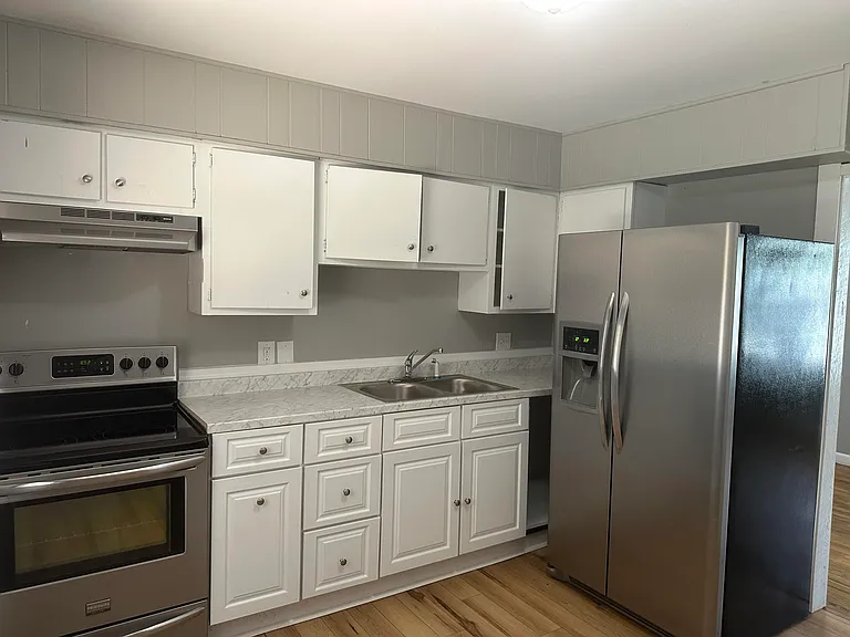 1072 Hudson Ave — Photo 2