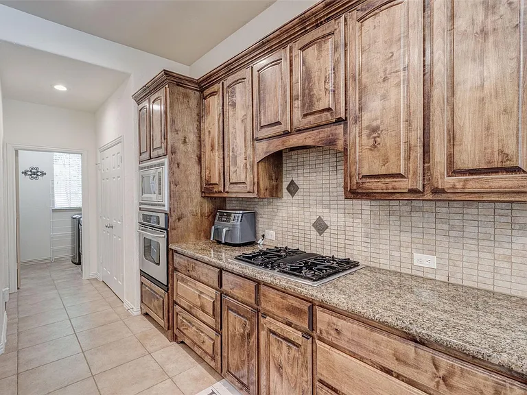 9823 Carriage Hill Ln — Photo 10
