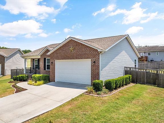 4th image of 6308 Daisy Pointe Ln