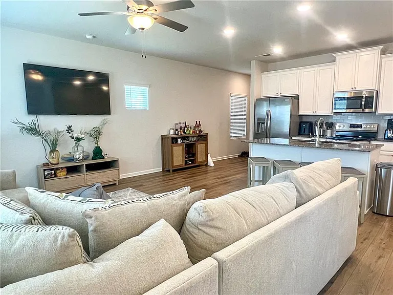 6321 Rosetta Dr — Photo 9