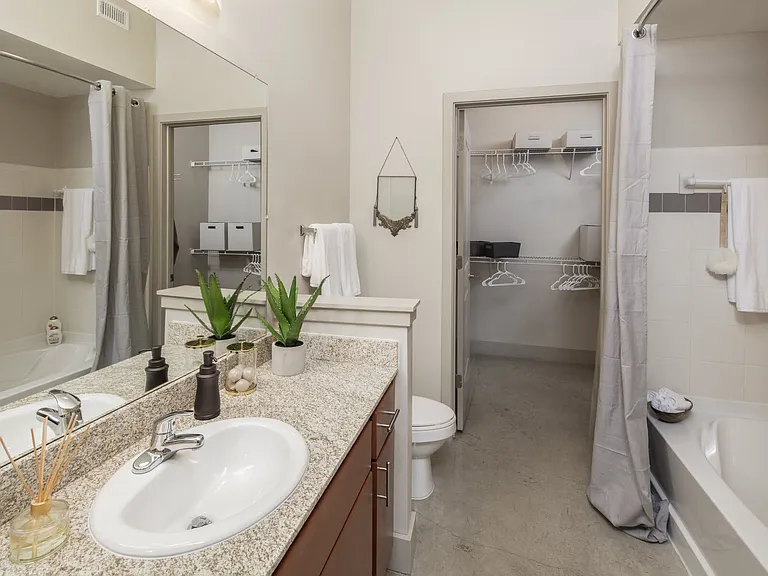 Lakeshore Lofts — Photo 12