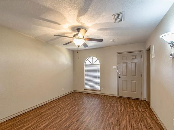 4th image of 4025 Commonwealth Dr