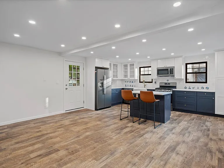 90 Ditmars St — Photo 9
