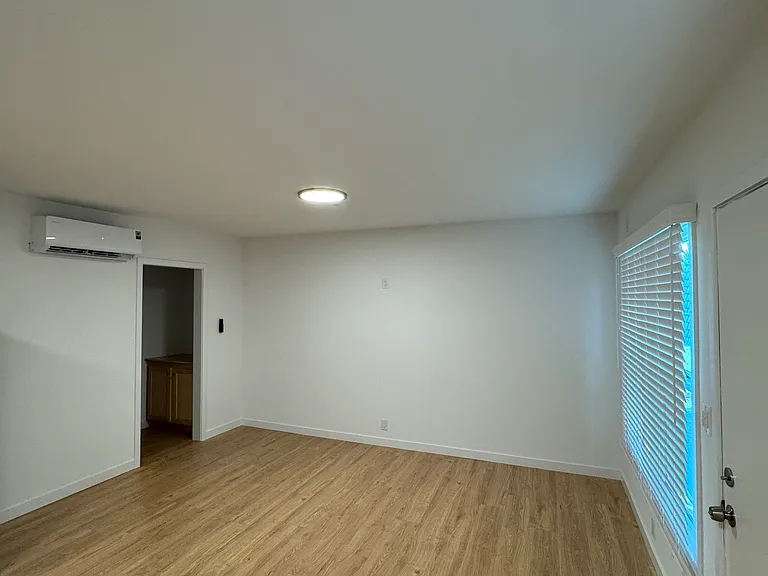 3301 E Wilton St #5 — Photo 1