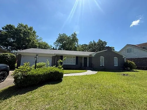 315 Hadrian St Photo 1