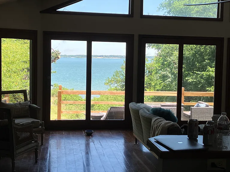 545 Lakeview Dr — Photo 2