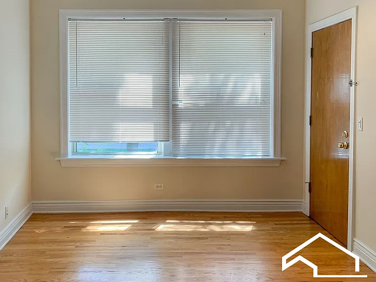 1214 W Waveland Ave #1 — Photo 8