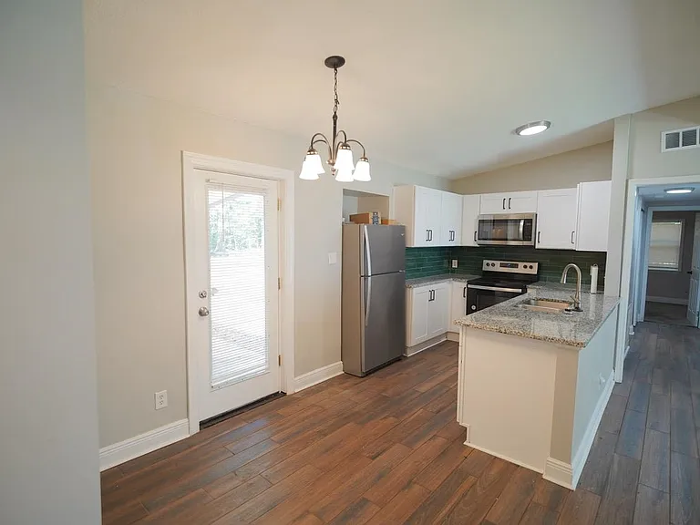 1682 Mayhew St — Photo 8