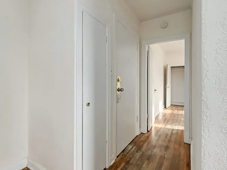 531 7th St S #7 — Photo 5