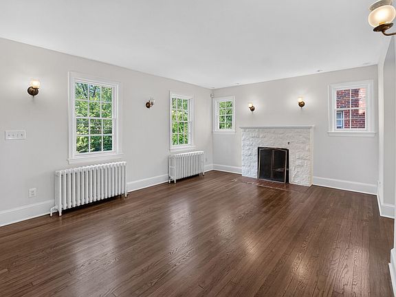 5th image of 4929 Macarthur Blvd NW