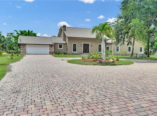525 9th St NW, Naples, FL 34120