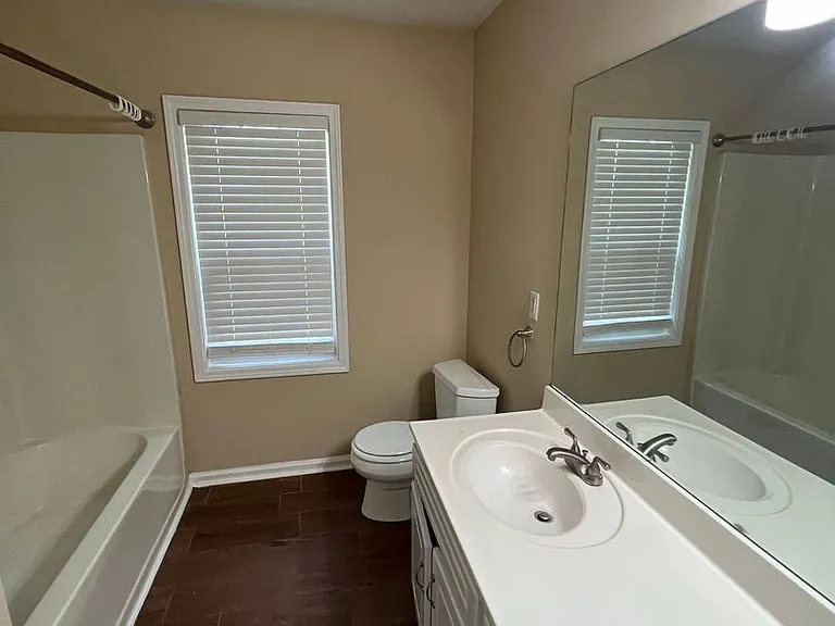 824 Georgian Point Dr — Photo 16