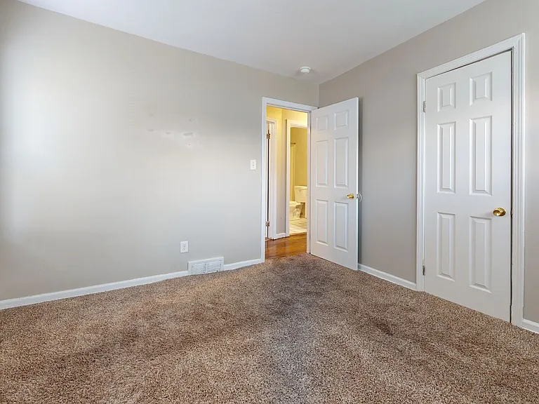 11076 Hudson Ave — Photo 12