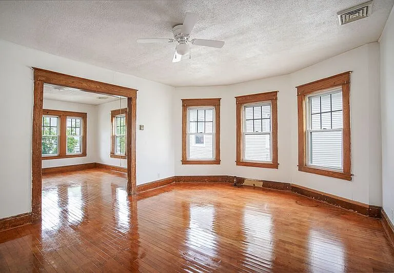 25-27 Virginia St #27 — Photo 11