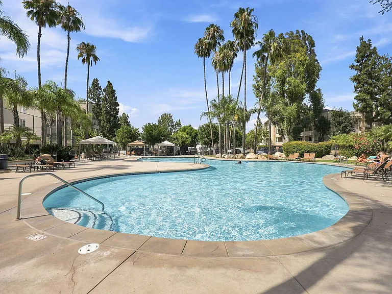 21550 Burbank Blvd #312 — Photo 14