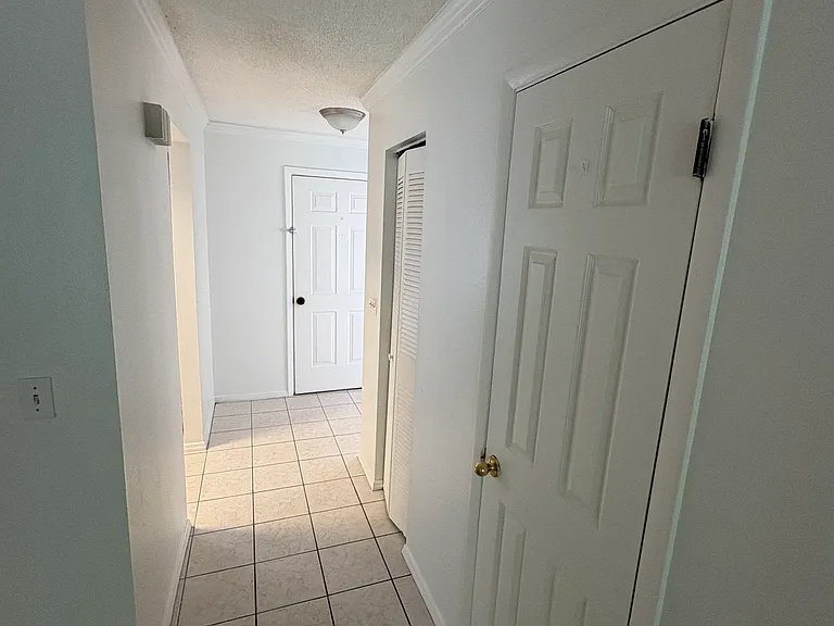 1443 Giles Ave #1443 — Photo 7