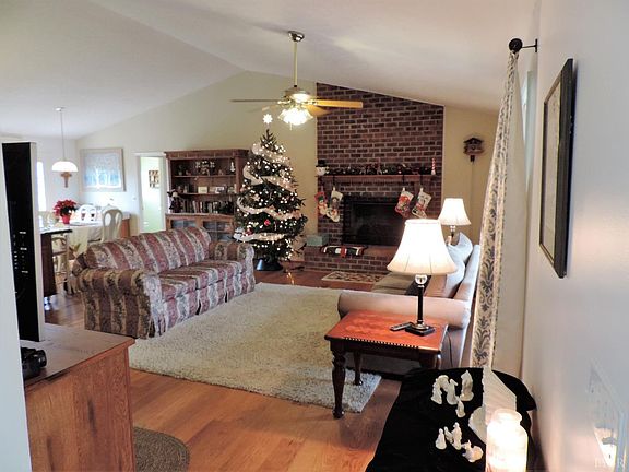 5th image of 2332 Twin Lake Dr