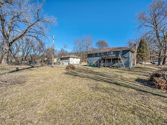 5th image of 702 Lakewood Rd