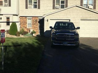 27 Butternut Ln, Rocky Hill, CT 06067