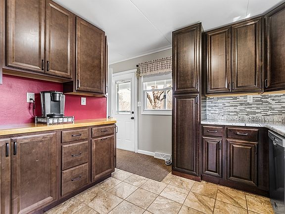 3rd image of 64 Rochford Cir