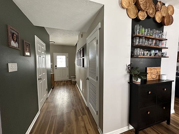 3rd image of 413 Autumn Springs Dr