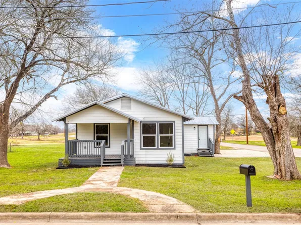 335 E Newton Street, Luling, TX 78648