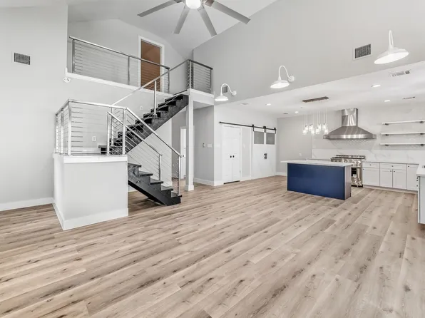 50 Hunters Creek Dr, Huntsville, TX 77340