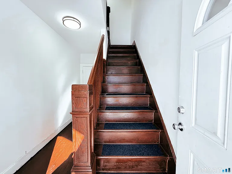8 Garden St — Photo 2
