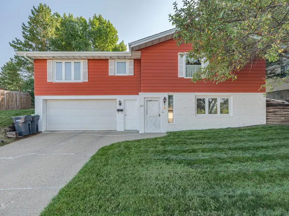 604 5th Ave NW, Mandan, ND 58554